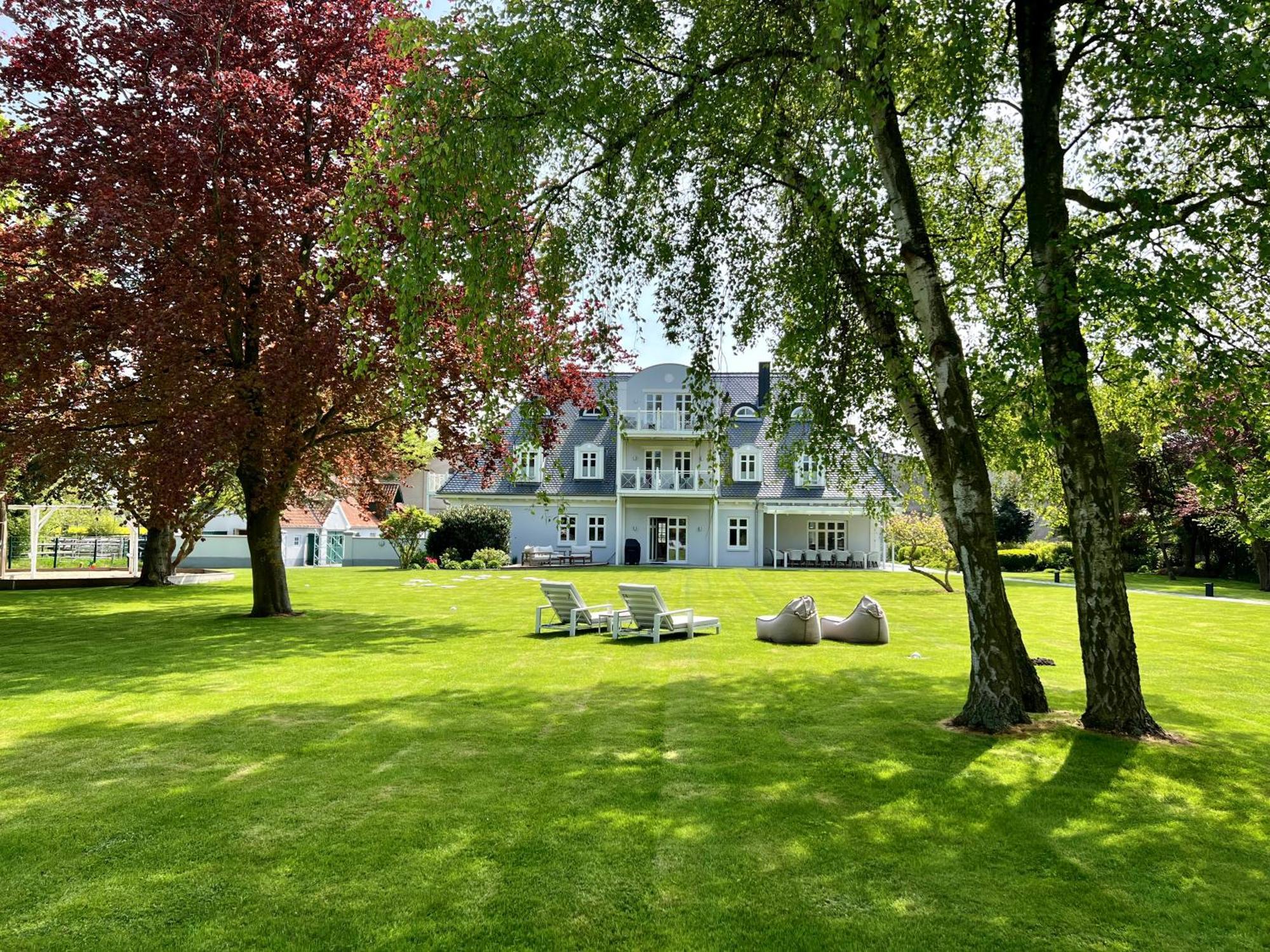 Landhaus Luetjenhof Hotel โกรสเซนโบรเดอ ภายนอก รูปภาพ
