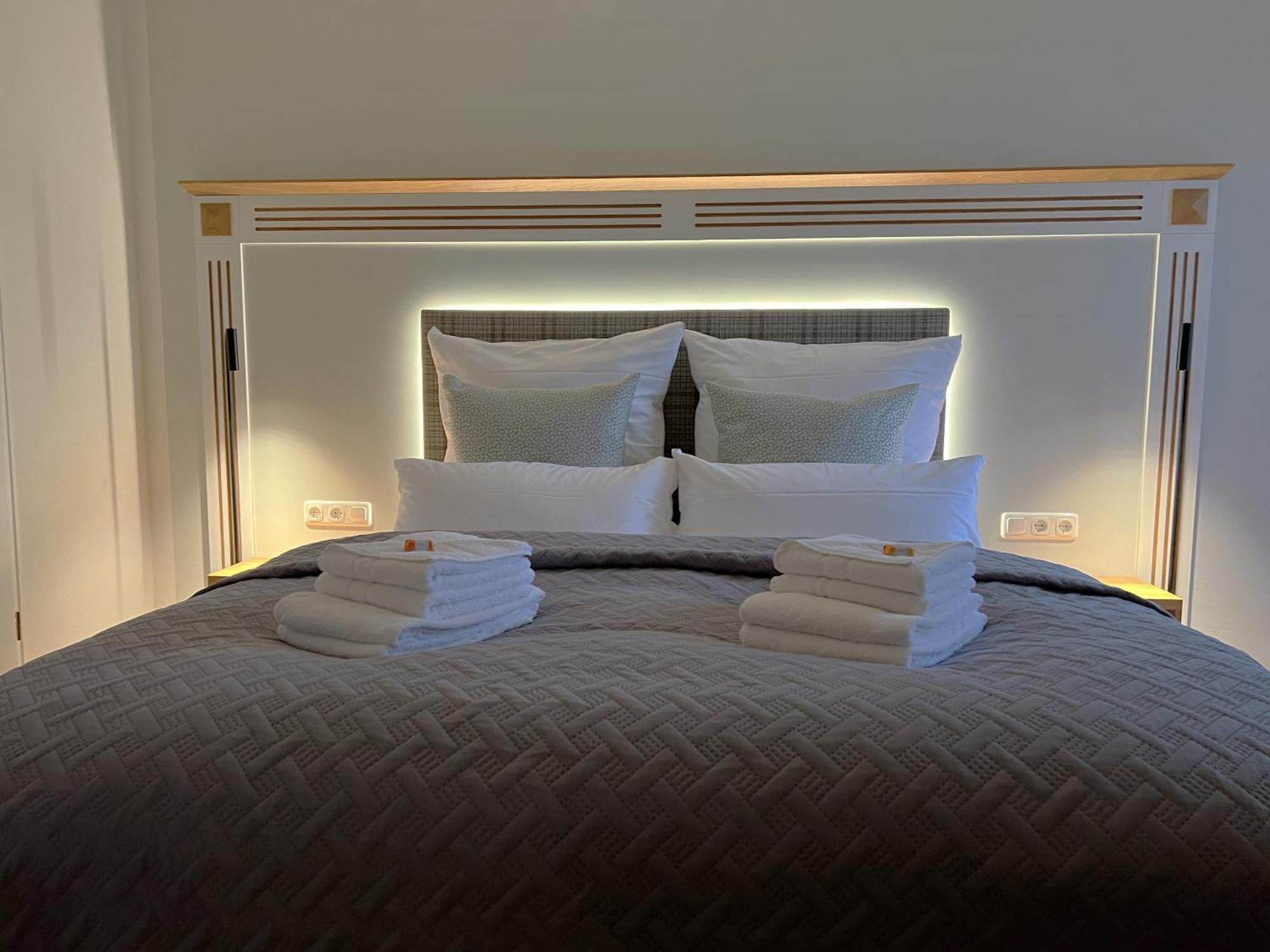Landhaus Luetjenhof Hotel โกรสเซนโบรเดอ ภายนอก รูปภาพ