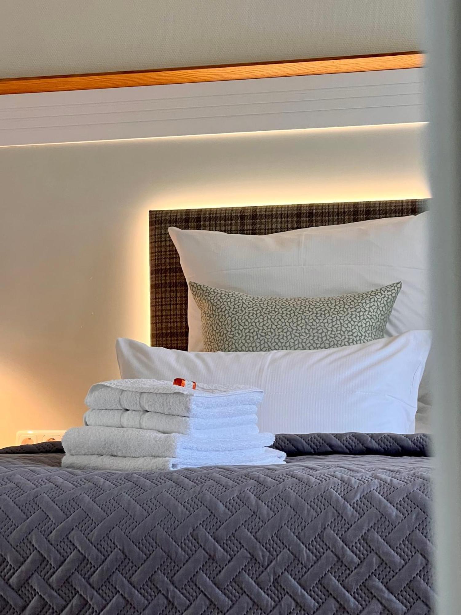 Landhaus Luetjenhof Hotel โกรสเซนโบรเดอ ภายนอก รูปภาพ
